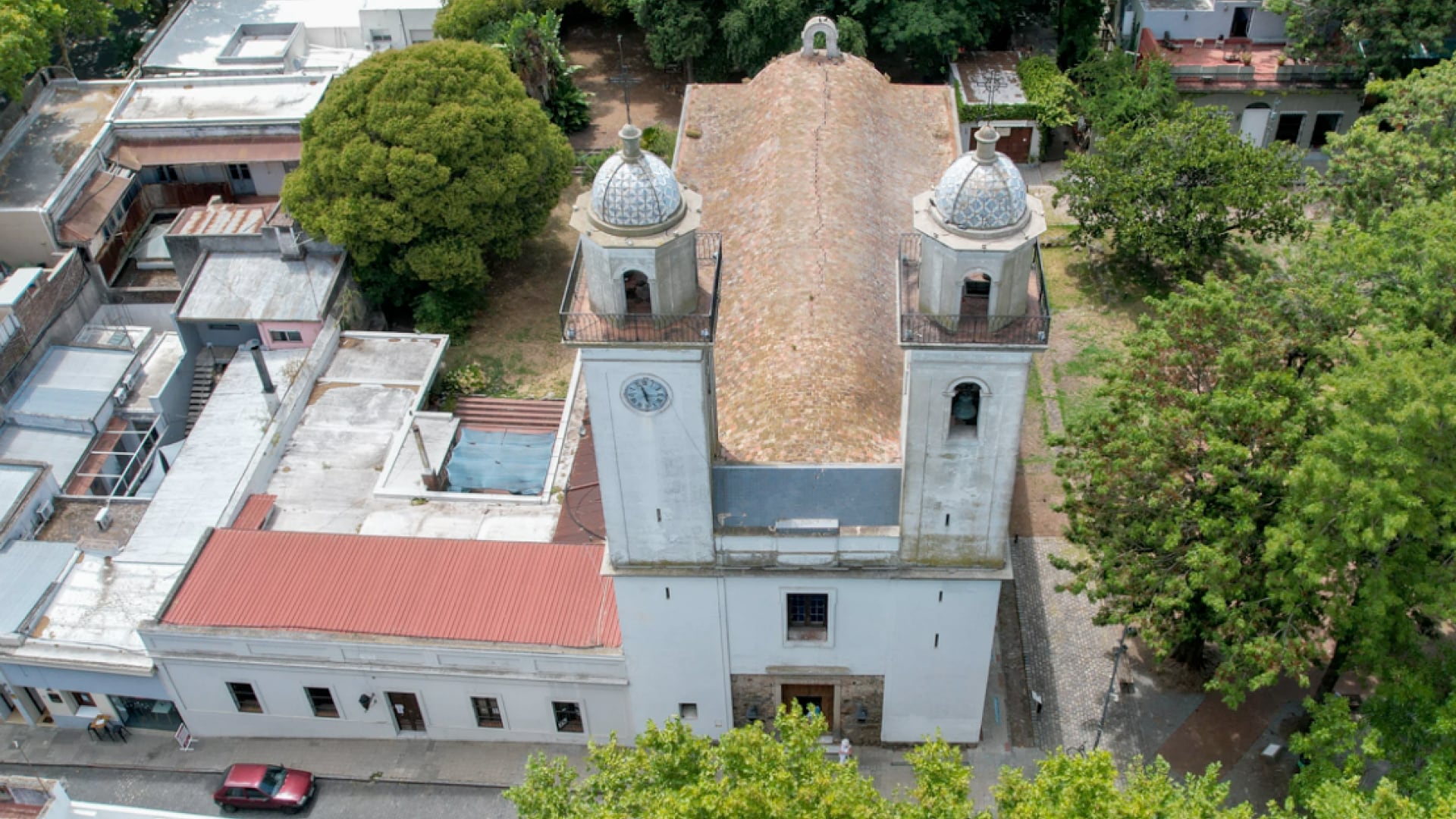 La restauración busca frenar filtraciones, reparar una grieta crítica y preservar la autenticidad de la basílica más antigua de Uruguay.