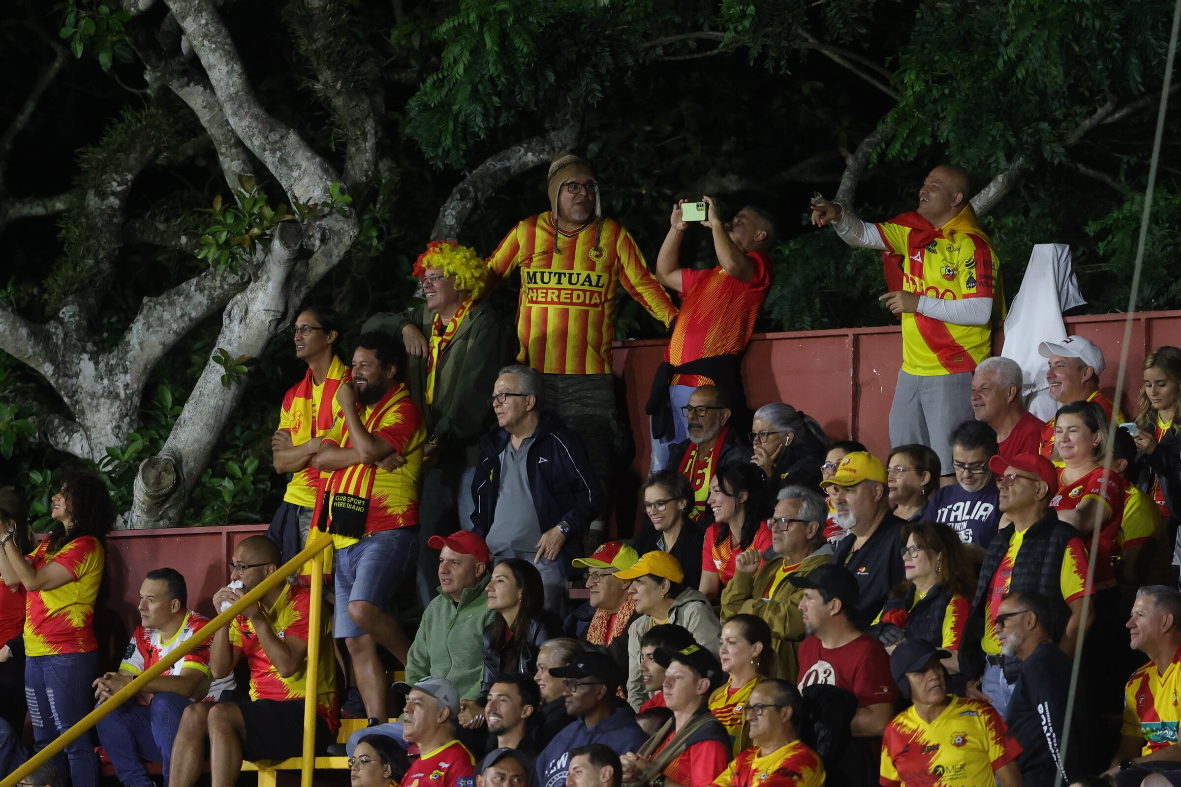 15/04/2025/ Juego entre Club Sport Herediano vs Santos de Guapiles por el torneo Clausura de la Liga Promerica en el estadio Carlos Alvarado / foto John Durán