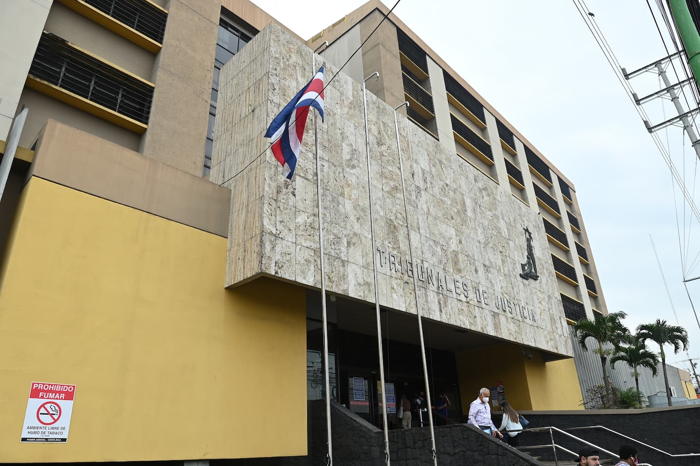 06 de junio del 2022. Tribunales de Justicia en Goicoechea. Sentencia contra dos hombres de apellidos Vargas Álvarez y Bustos Boniche vinculados con la banda del narcotraficante “El Pollo” que por un supuesto error asesinaron a Armando Martínez Loría quién era funcionario judicial. La intención de los gatilleros era ultimar a un taxista pirata pero en el tiroteo el funcionario judicial resultó herido y transladado al hospital donde falleció. En la foto: Foto: Albert Marín para la Nación.