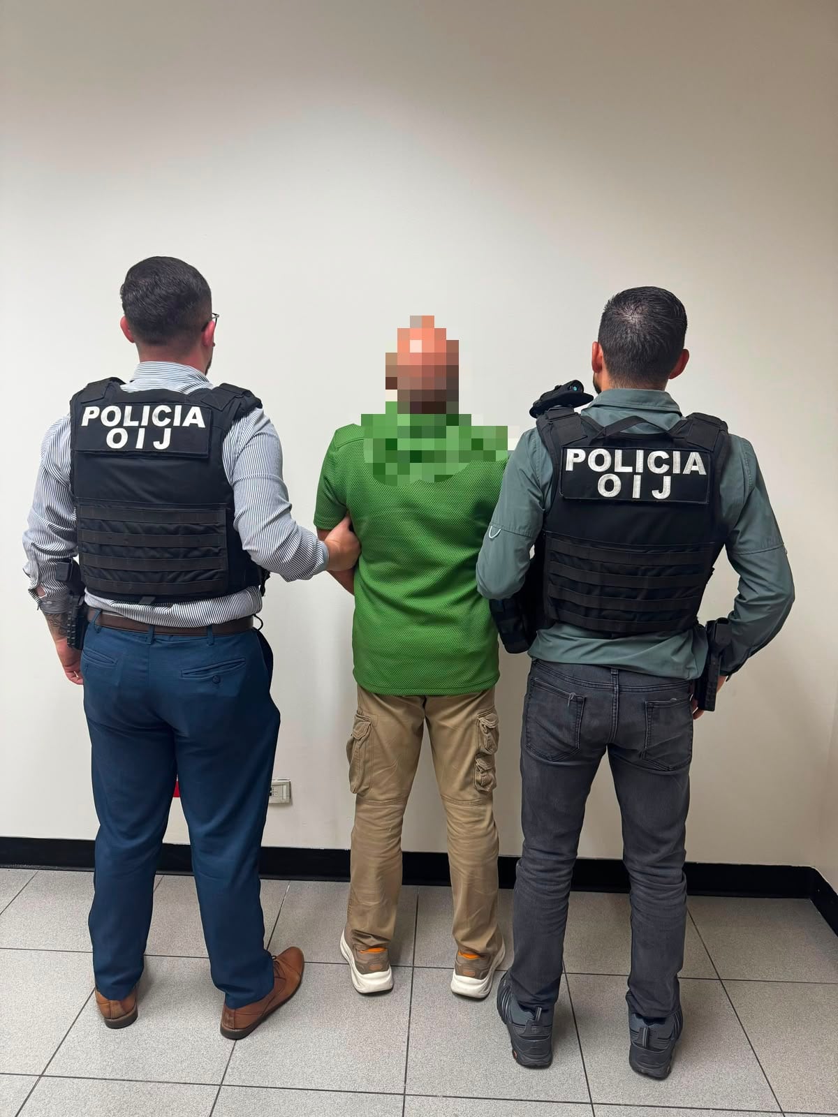 Un hombre de apellido Solano quedó detenido al regresar a Costa Rica, semanas después de una presunta agresión contra una motociclista en Moravia.
