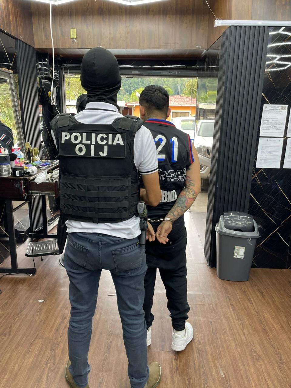 Un barbero de apellidos Ramírez García fue detenido en Canadá de la Suiza de Turrialba, como sospechoso de asesinar por error a un joven carnicero.