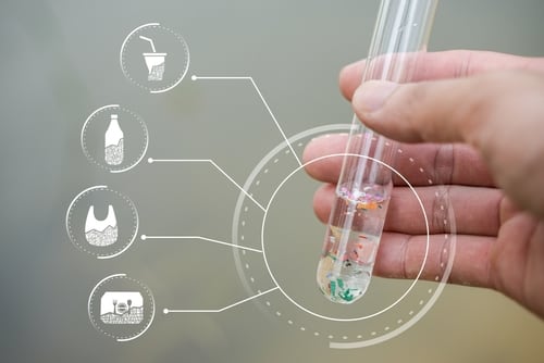 Estamos tomando y comiendo microplásticos. Está confirmada su presencia en la sangre, las heces, la placenta, la leche materna y el semen.