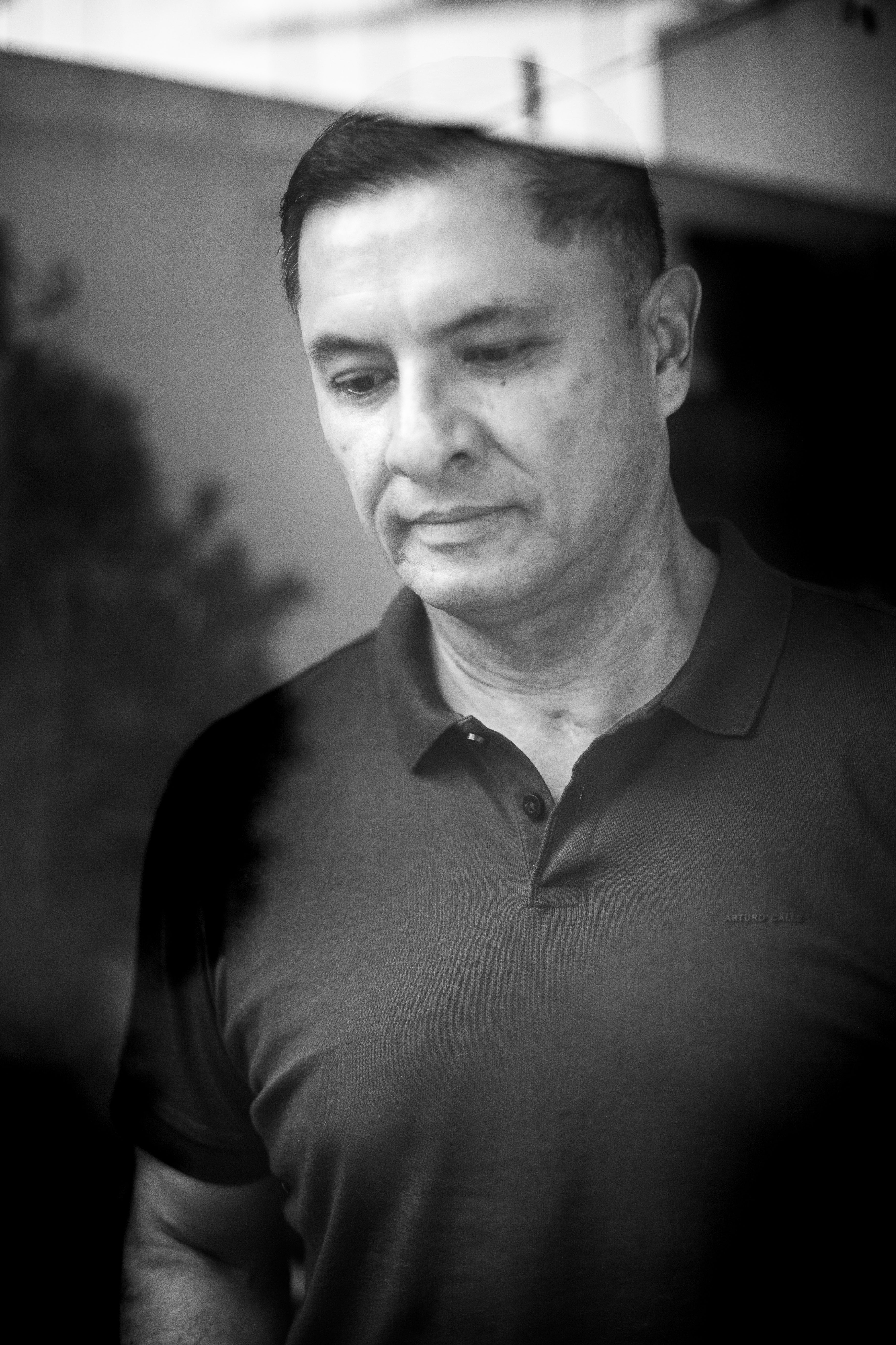 Para el poeta y profesor Gustavo Solórzano-Alfaro, a pesar de escribir de un tema tan íntimo, "quien escribe no se desnuda nunca. Lo que queda al descubierto es la "verdad" del texto".o, "quien escribe no se desnuda nunca. Lo que queda al descubierto es la "verdad" del texto".