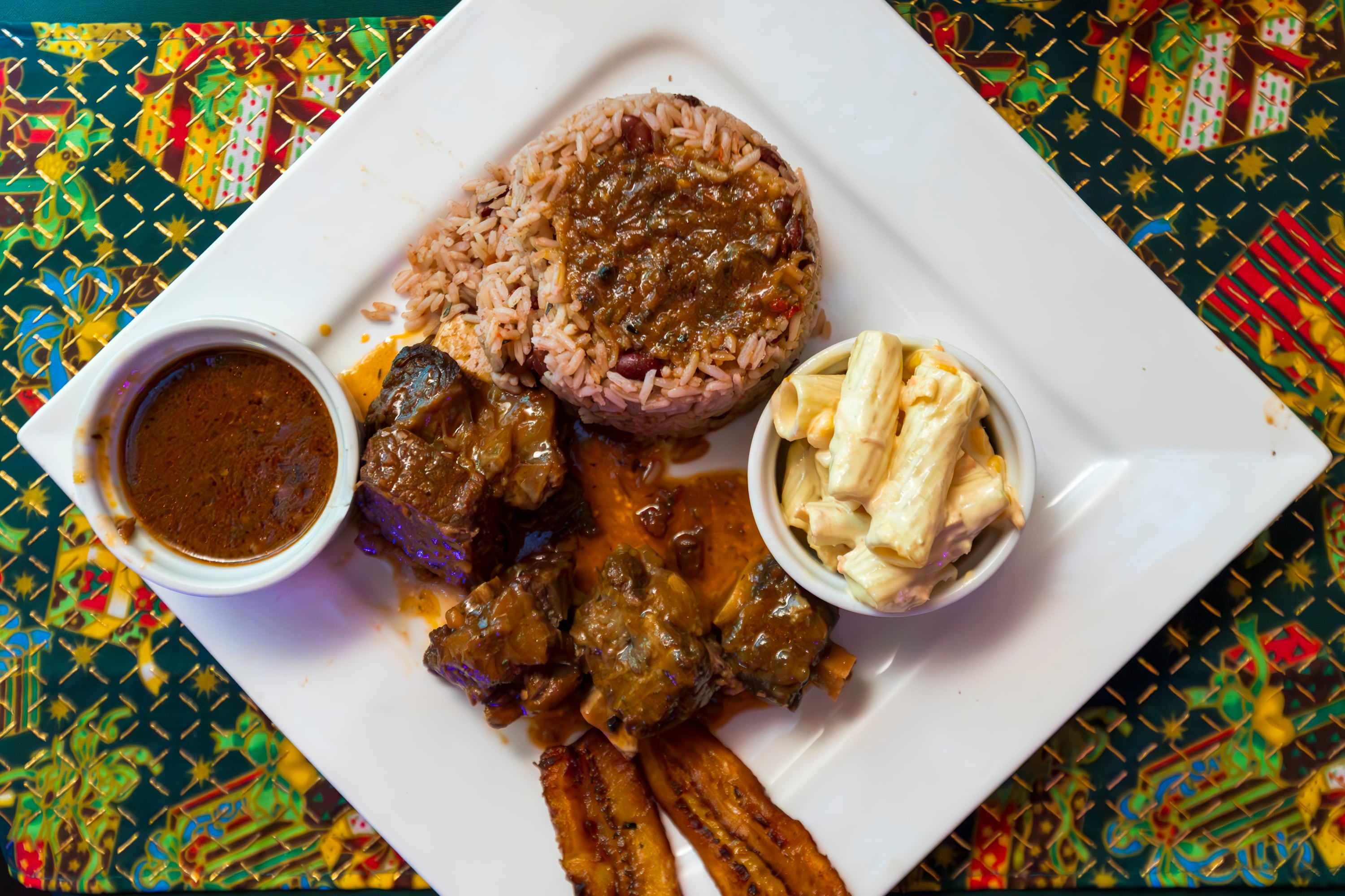 21/12/2023, San José, Barrio González Laman, entrevista con Corina Knyght Barrera y Sergio Torres Salazar, creadores del Bar Restaurante Los Tucanes, donde hacen el Rice and Beans con Raabo mas delicioso del país.