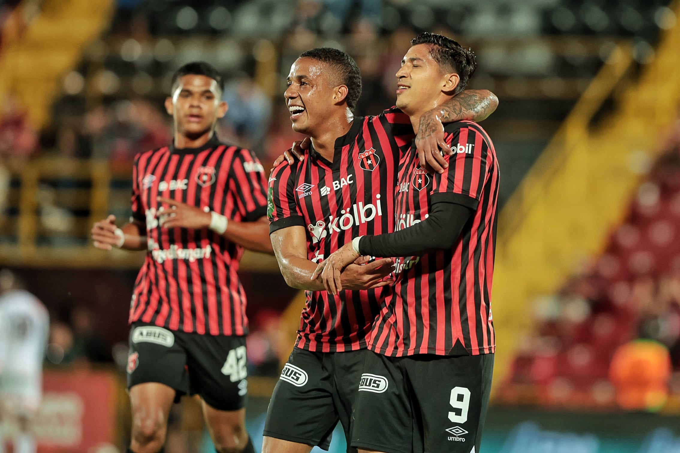 23/04/2026/ juego entre Liga Deportiva Alajuelense vs Puntarenas FC en el estadio Alejandro Morera Soto / foto John Durán