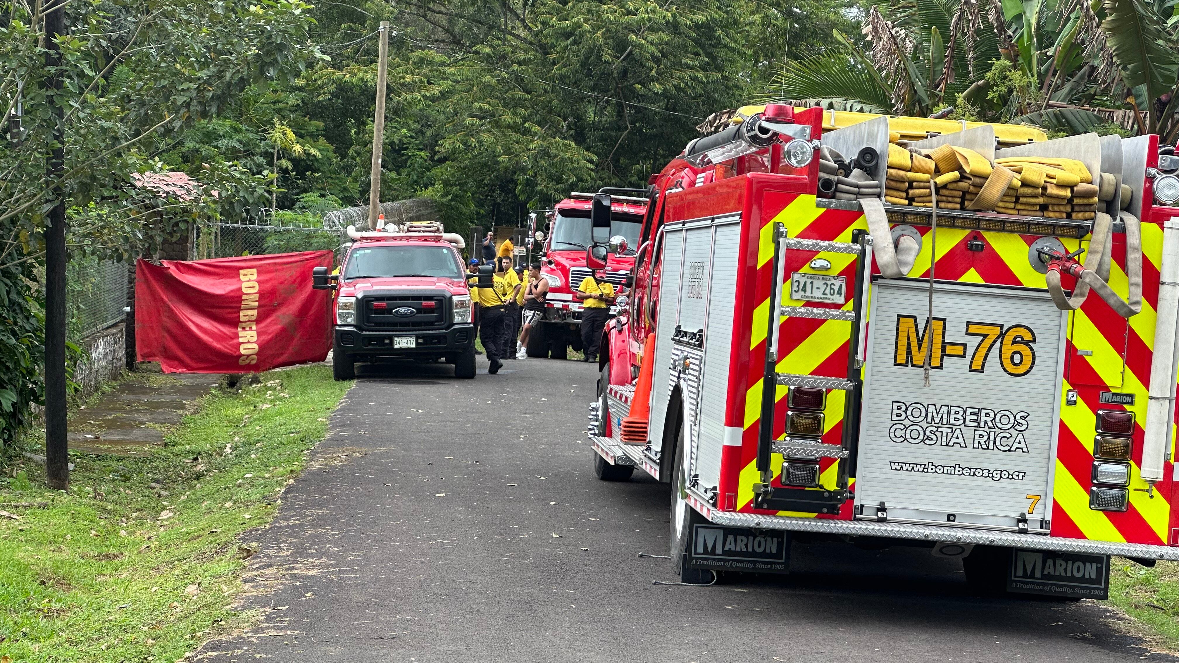 Accidente ocurrió en San Rafael de La Palmera, en San Carlos. Bomberos rescataron el cuerpo de su compañero, destacado en la estación de Pital.