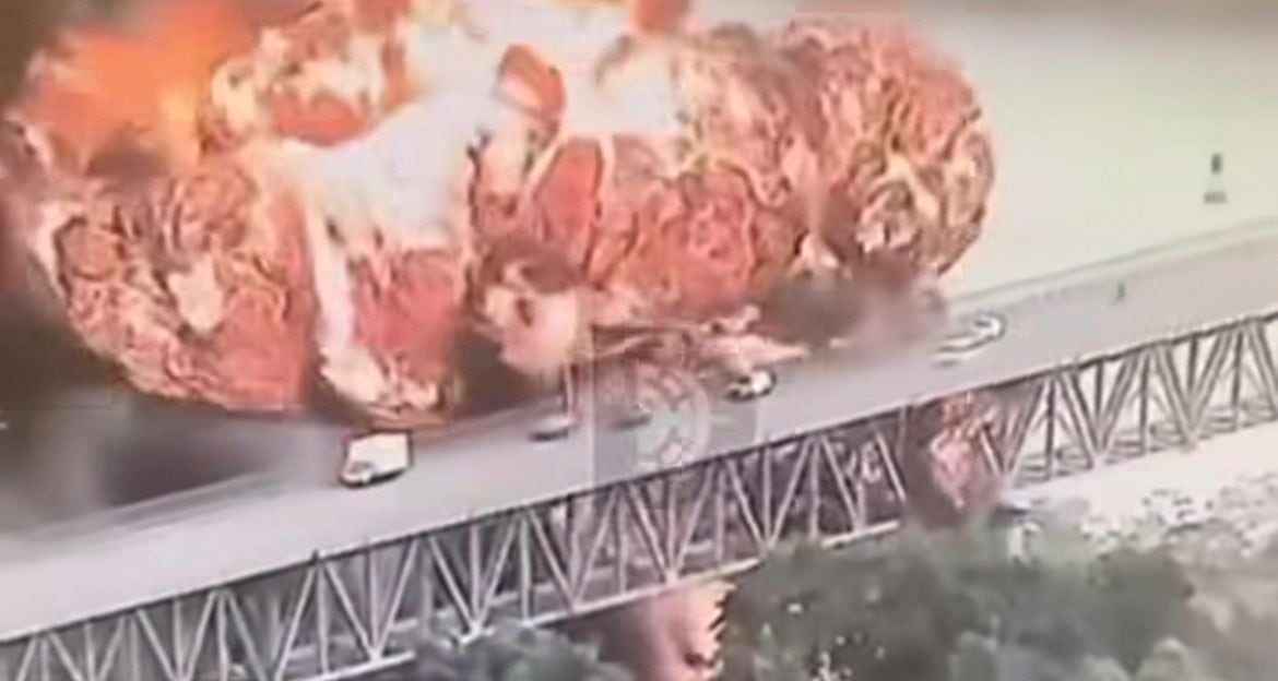 Una explosión en el Puente de las Américas dejó una persona fallecida y cuatro heridos.