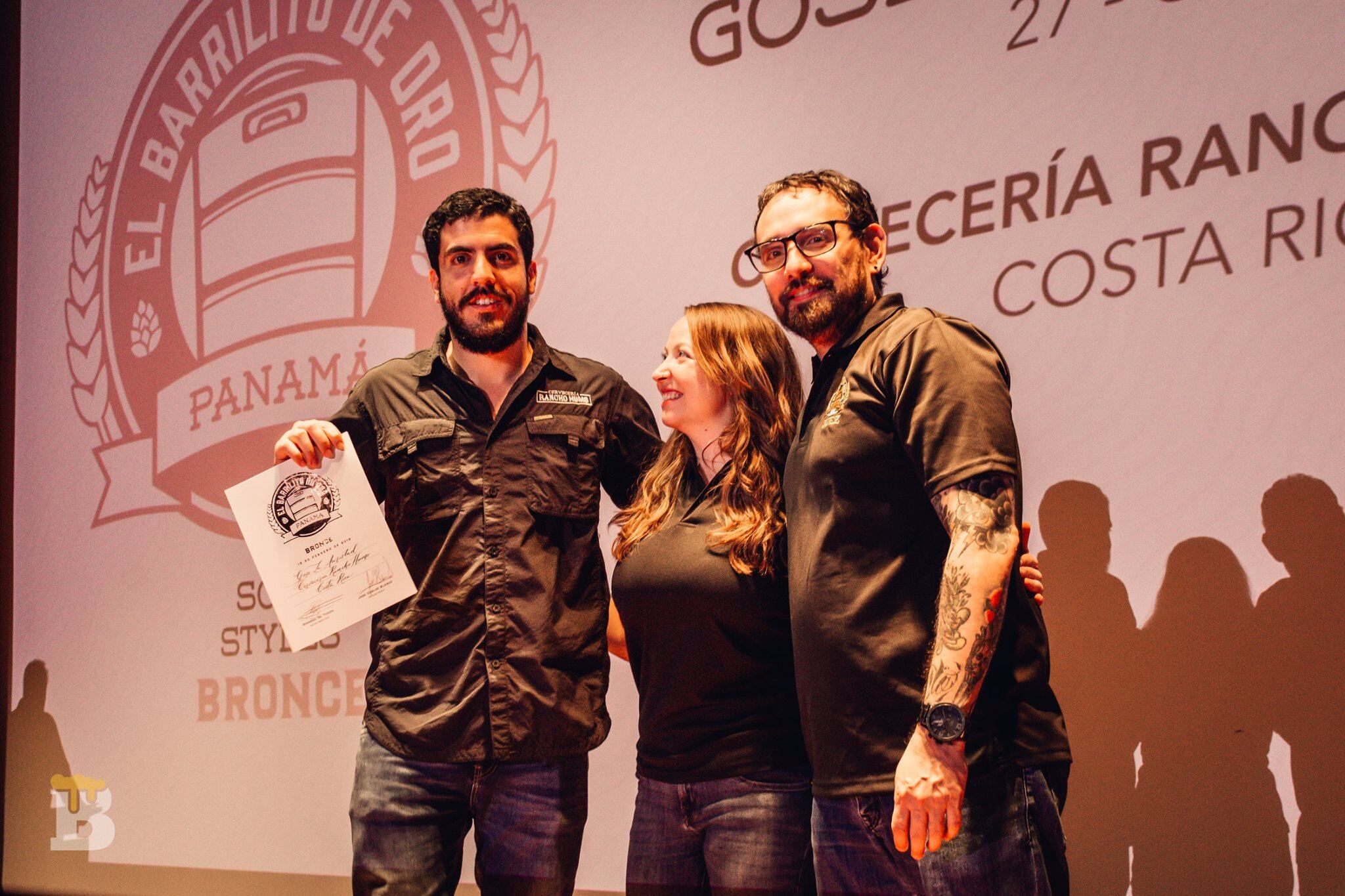 Felipe Salom, cervecería Rancho Humo, recibe la mención de bronce en un certamen realizado en Panamá en 2019.