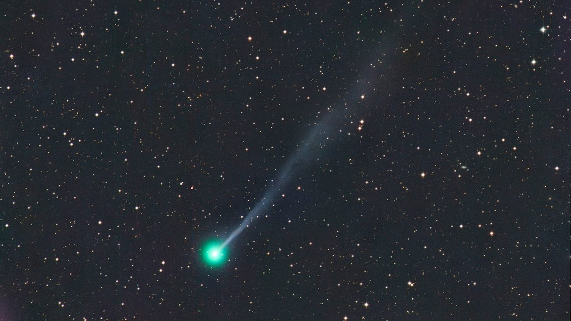 El cometa C/2025 R3 se acercará a la Tierra en abril y podría verse incluso sin telescopio, según estimaciones.