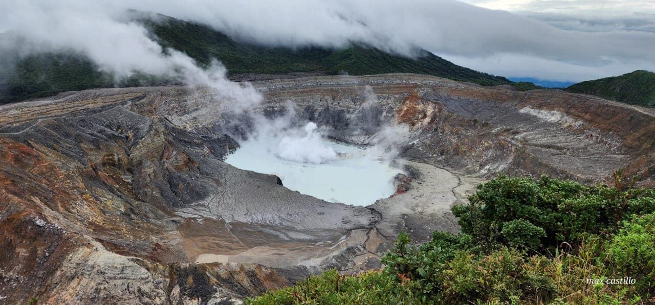 La temperatura del lago cratérico del Poás está entre 40 y 50 grados Celsius, de llegar a los 60 °C, se acelerará el proceso de evaporación. Foto: Cortesía Max Castillo.