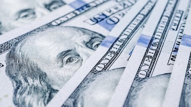 Tipo de cambio detiene su caída