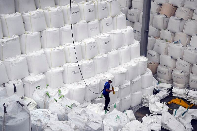 La Liga Agrícola Industrial de la Caña de Azúcar estima que las importaciones de azúcar barato perjudican a la producción nacional.