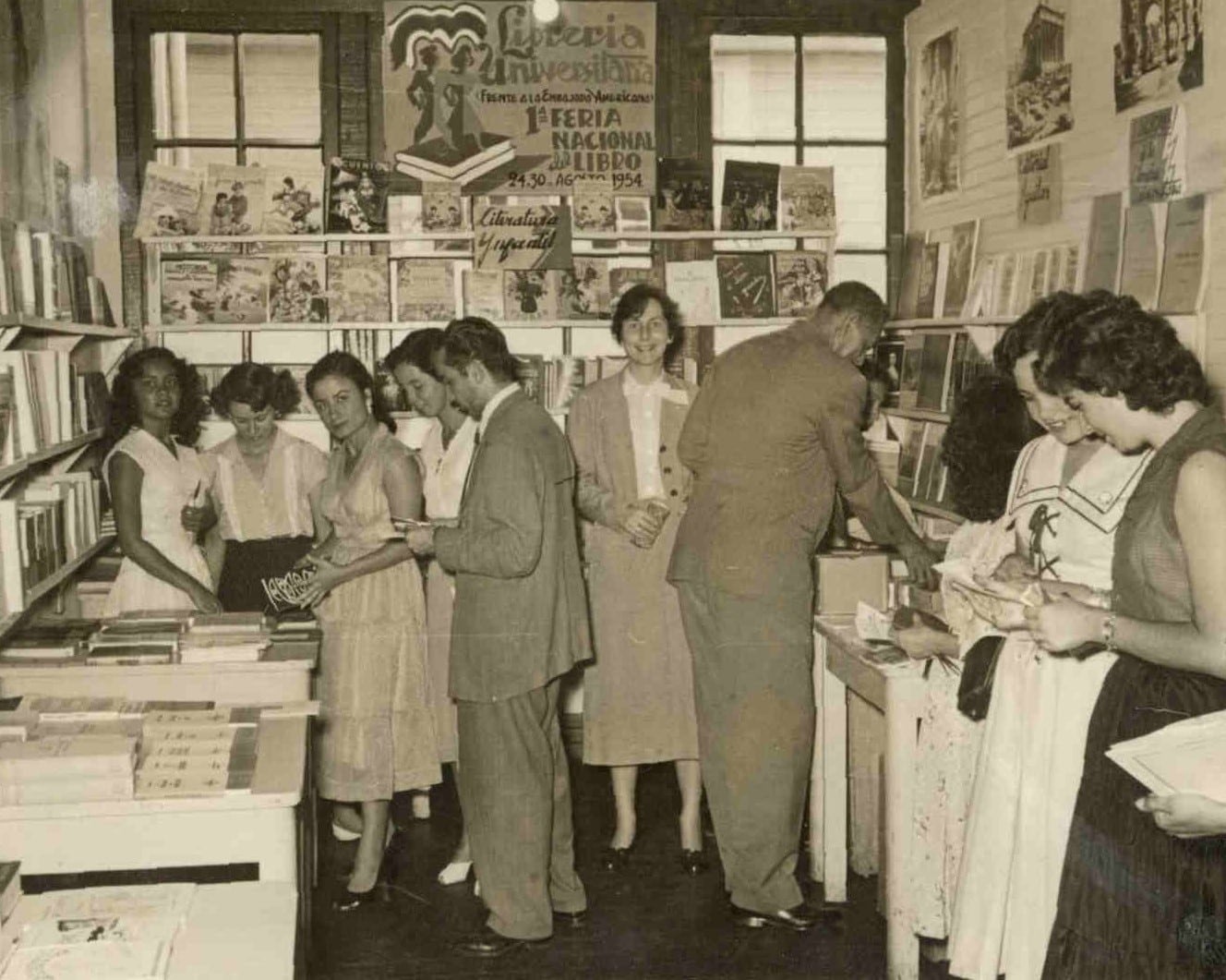 Primera Feria del Libro en 1954. Foto: Archivo de la UCR