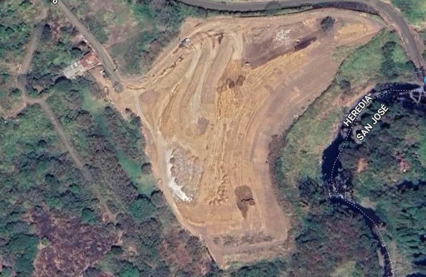 Imagen tomada con Google Maps de la escombrera tajo Montano, ubicada en Santa Rosa de Santo Domingo de Heredia.