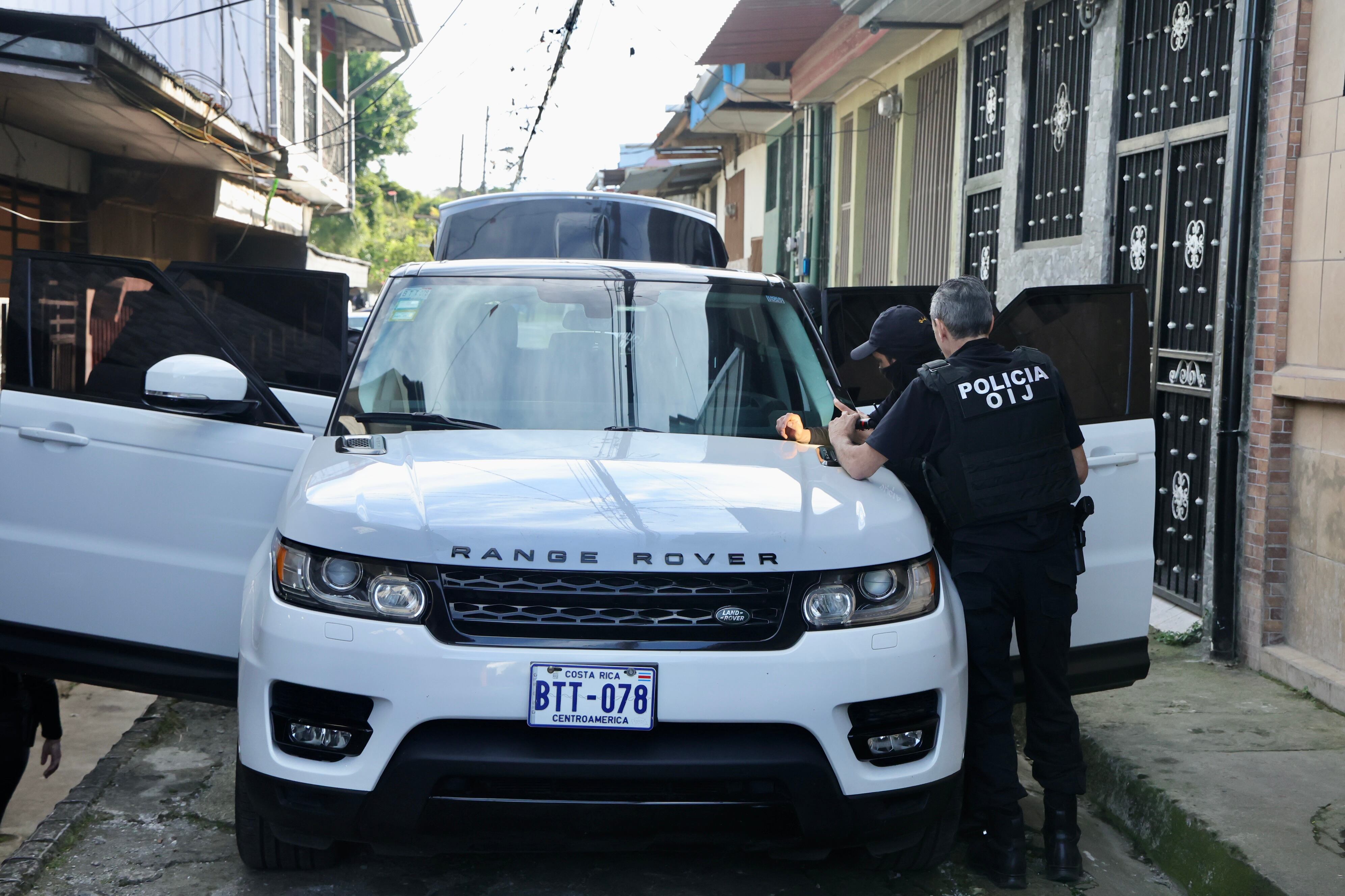 Allanamiento en León Trece