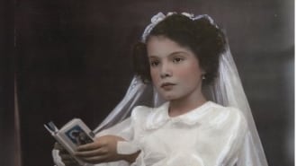 El camino a la santificación de la Niña Marisa (María Isabel de Jesús Acuña Arias), Sierva de Dios, sí avanza y con paso firme, de acuerdo a lo que nos aseguró el padre Alejandro Jiménez Ramírez, postulador de la causa de canonización. El 19 de marzo del 2018 monseñor, José Rafael Quirós, firmó el documento oficial para iniciar el proceso de canonización, el cual se envió al Vaticano y fue aceptado, por eso ya a la Niña Marisa se le puede llamar Sierva de Dios