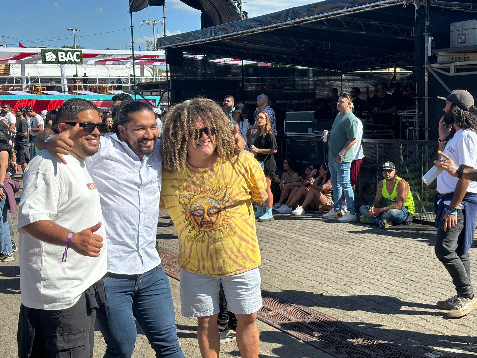 Choché Romano y Rigoberto Alfaro "Gallina" pasaron un gran rato y aprovecharon la tarde de sol de la primera fecha del Festival Picnic. Foto: Jorge Arturo Mora