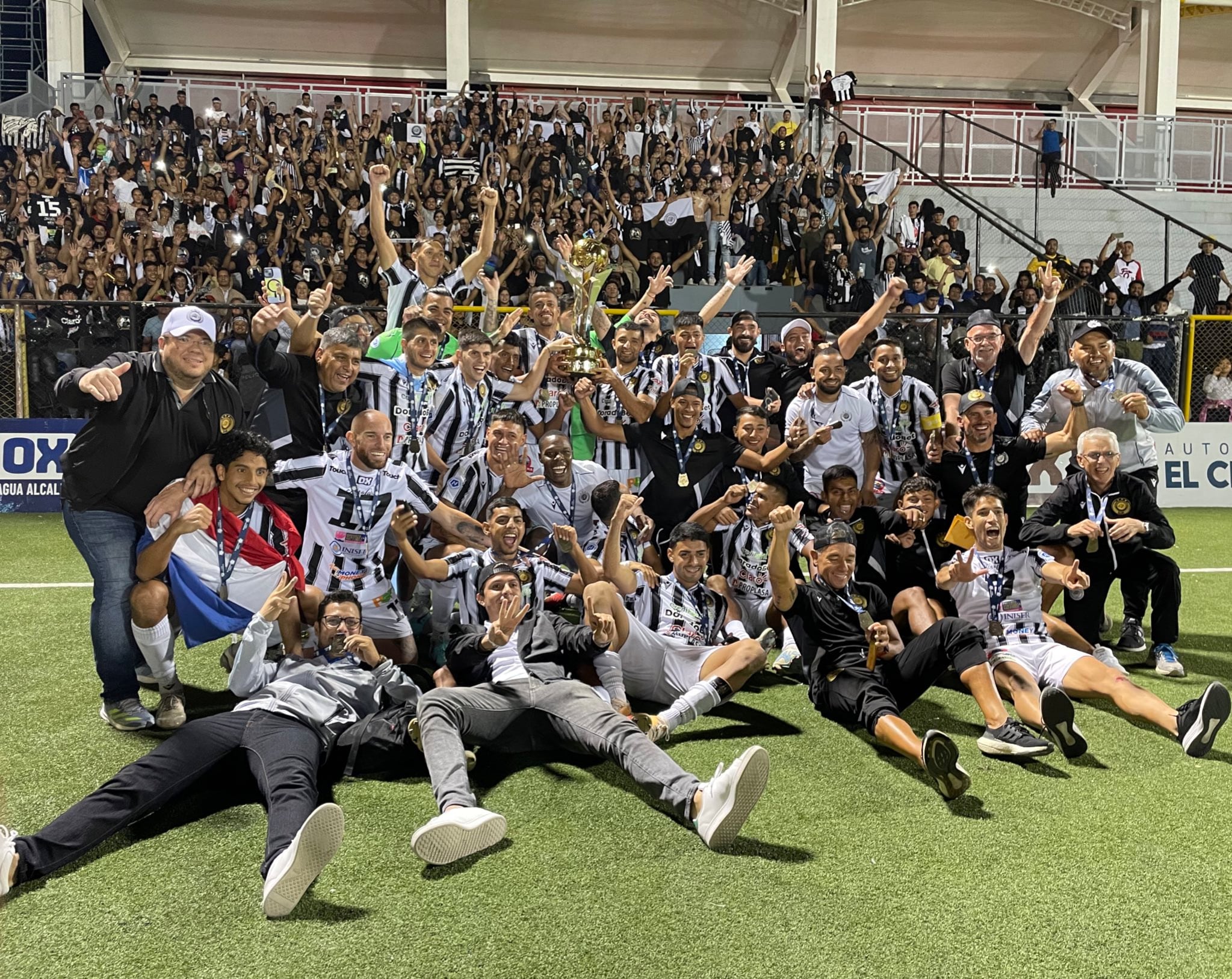 Así celebraron los jugadores y el cuerpo técnico del Diriangén de Nicaragua.