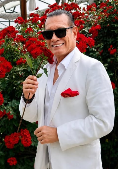Luis Jákamo celebra 33 años de sobriedad.