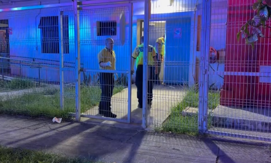 La mujer fue atendida en la estación de bomberos en Pavas.