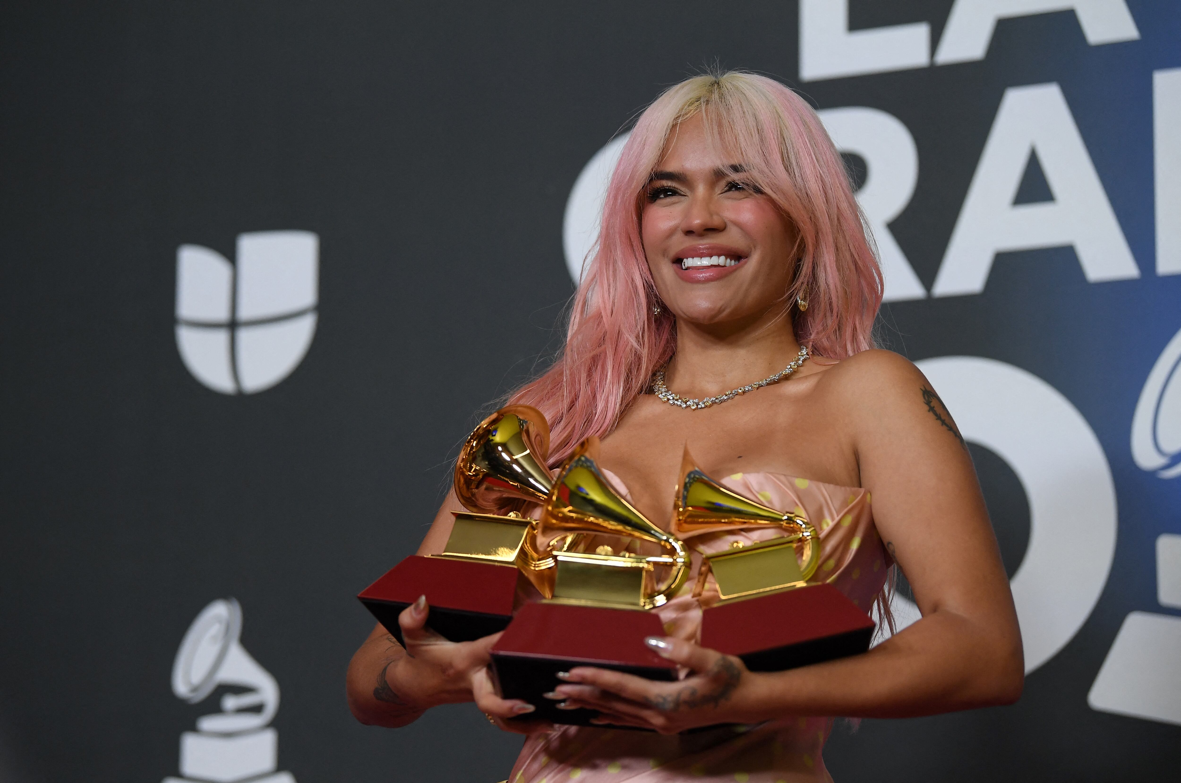 Karol G ganó los galardones a mejor álbum del año, mejor álbum de música urbana y como la mejor interpretación urbana.