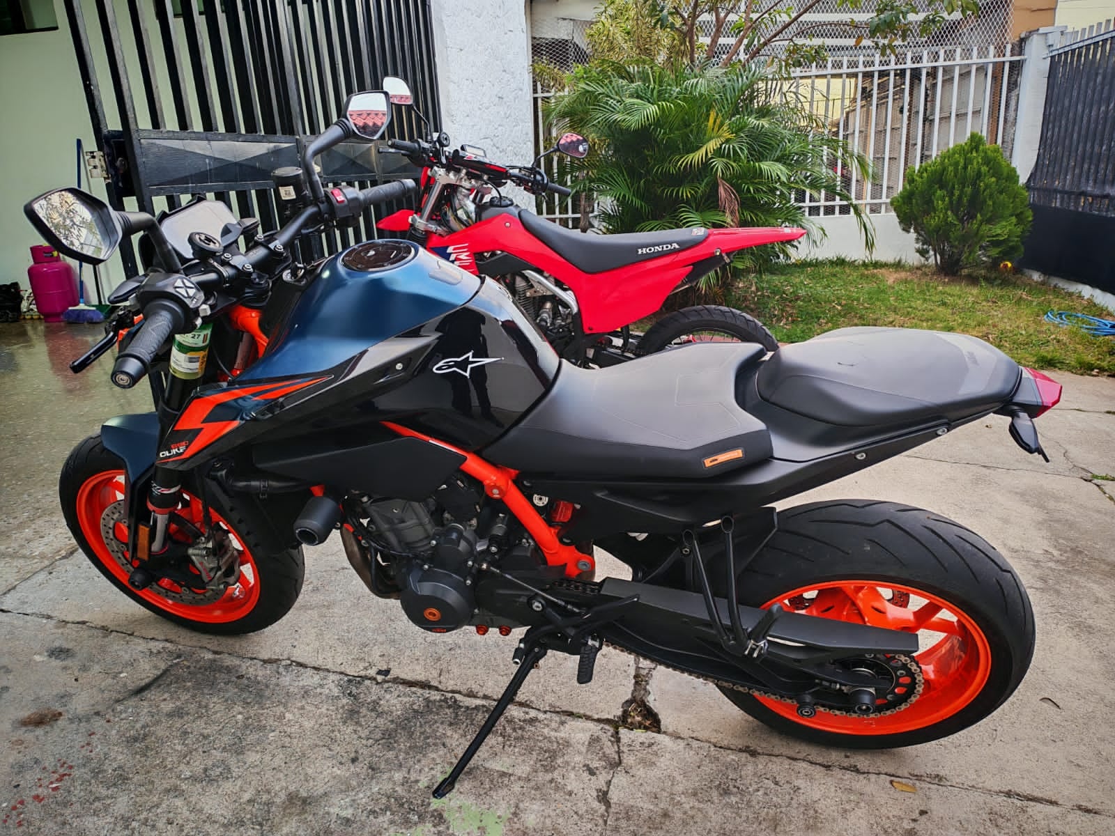 Tres motos de alto valor fueron decomisadas por el OIJ al hombre de confianza del líder criminal conocido como Sobrino.