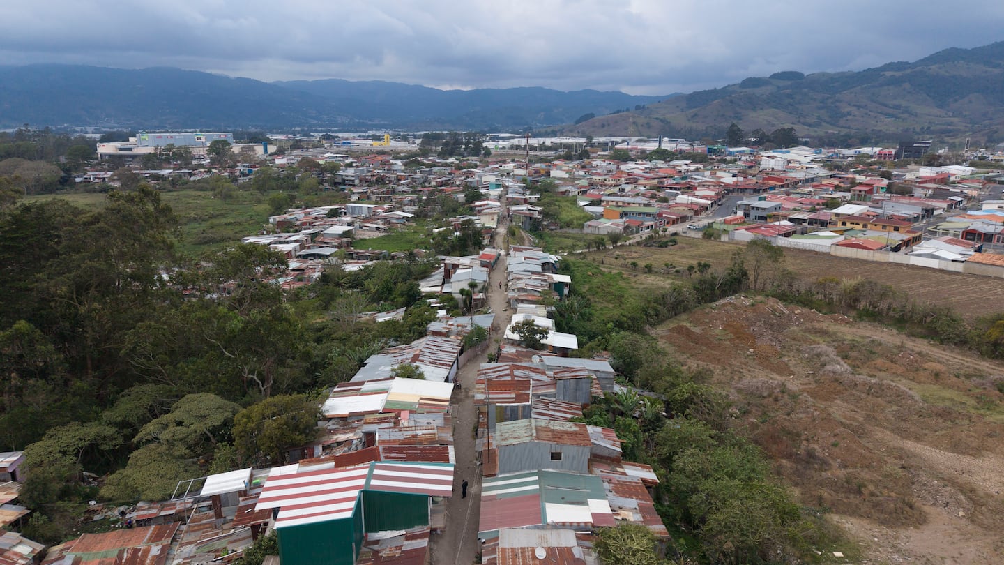 ¿Es posible desalojar Los Diques de Cartago? Municipalidad y Gobierno analizan cómo intervenir el asentamiento