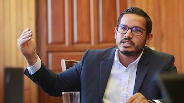 Ministro de Agricultura renuncia para asumir otro puesto público con millonario salario