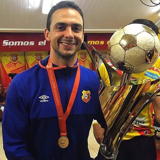 Manuel Vísquez es uno de los miembros más emblemáticos del cuerpo técnico del Herediano.