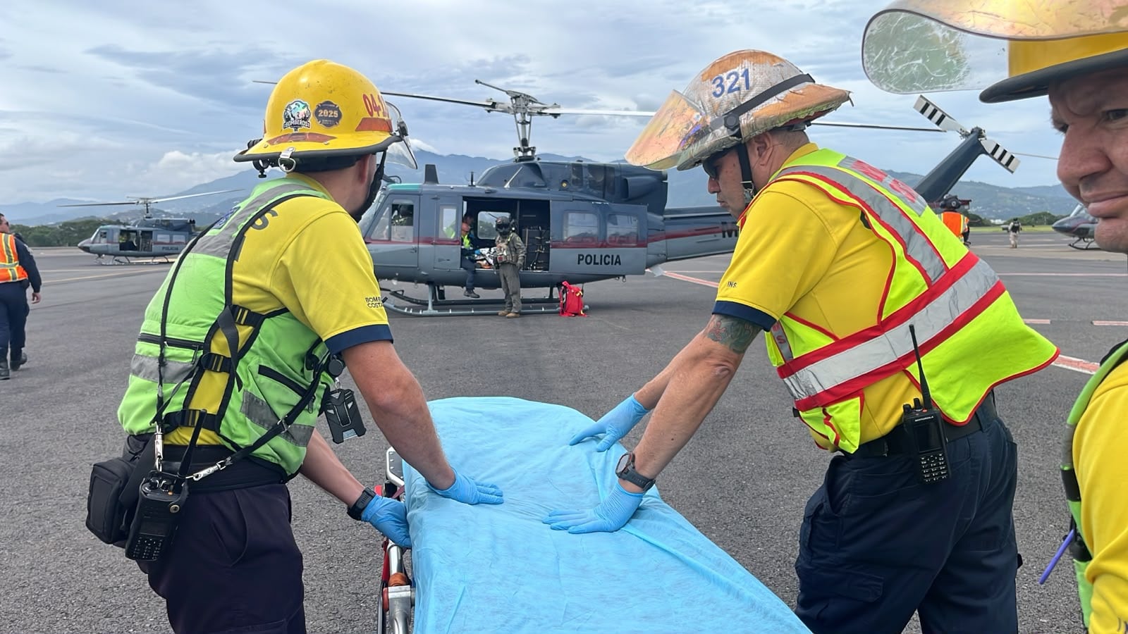 Llegada del oficial del OIJ herido tras el allanamiento en el que se capturó a alias Diablo