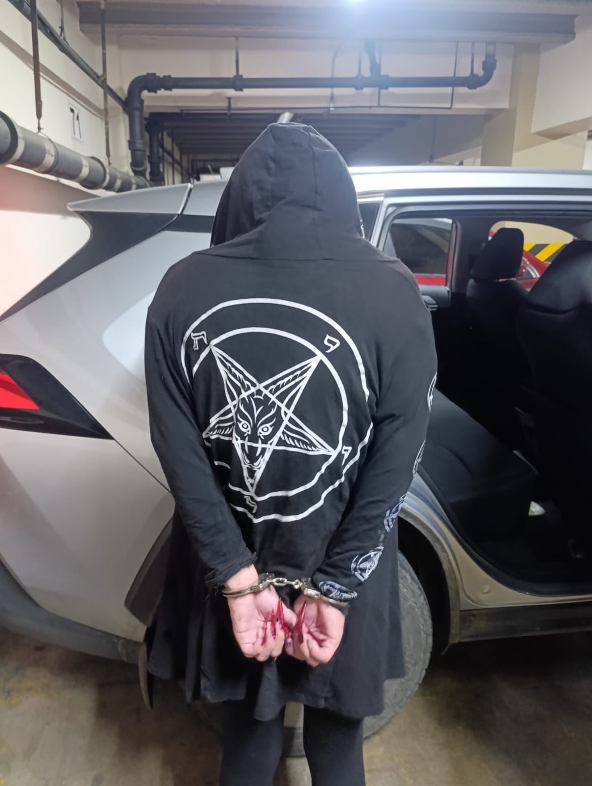 Una mujer que se identifica como Luciferina fue detenida el 26 de julio como sospechosa del homicidio de un indigente en el centro de San José.
