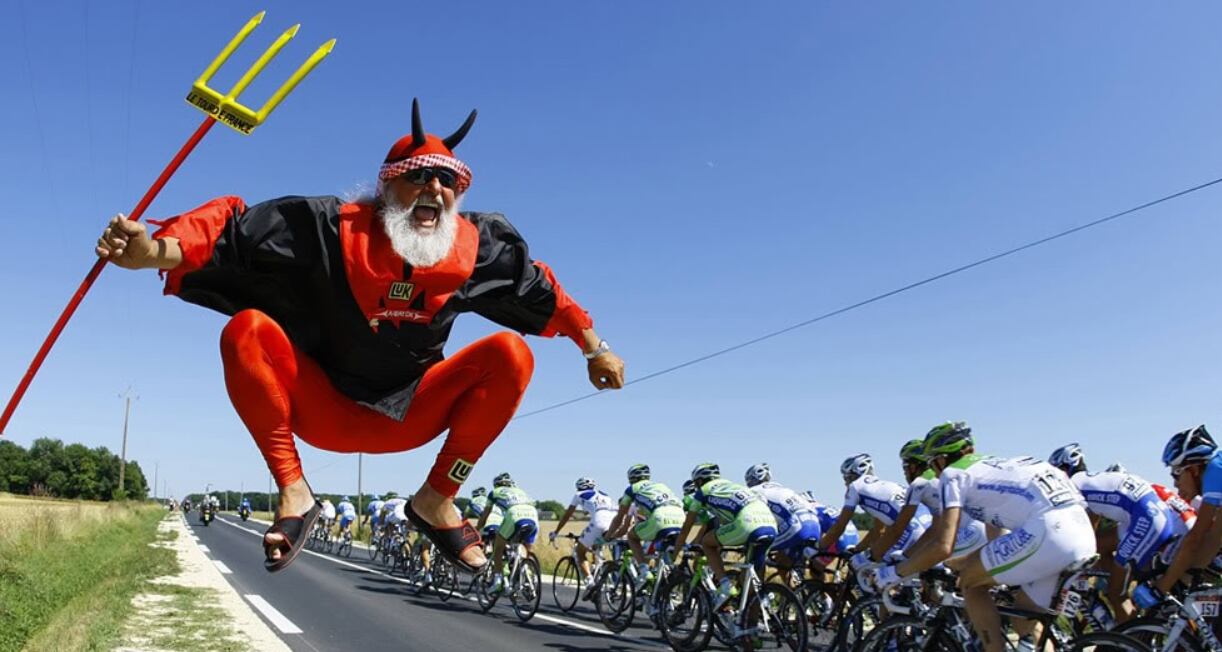 El Diablo Didi,
Cuyo nombre verdadero es Didi Senft, de Alemania
L’Étape by Le Tour de France.
El legendario aficionado del ciclismo.
26 de octubre del 2024
Tomado de Facebook