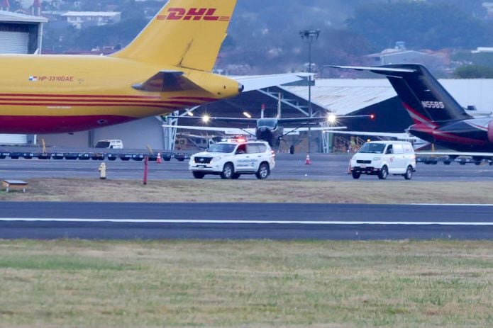 La presencia de medios de comunicación se concentra en las afueras del Aeropuerto Internacional Juan Santamaría ante la histórica extradición de Celso Gamboa y Edwin López, alias Pecho de rata.
