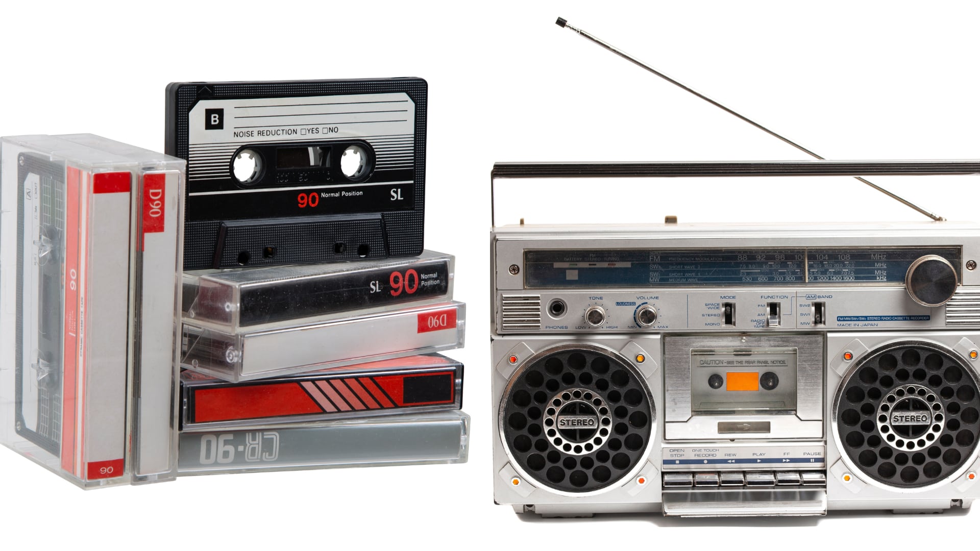 Radiograbadora antigua y casetes