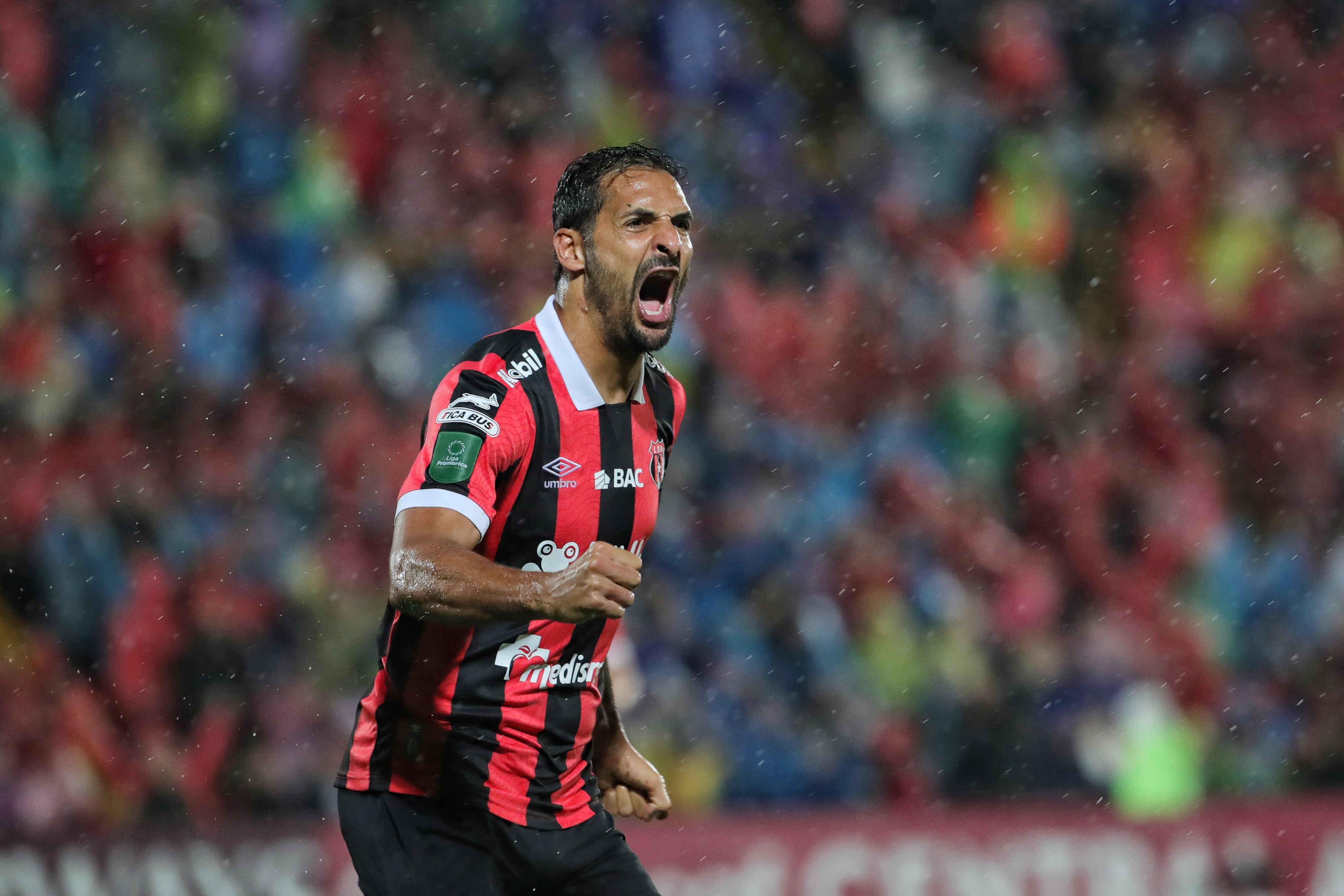 01/11/2023/ Juego entre Liga Deportiva Alajuelense vs Club Sport Herediano por el partido de vuelta de la la copa centroamericana de CONCACAF en el estadio Alejandro Morera Soto / Foto John Durán