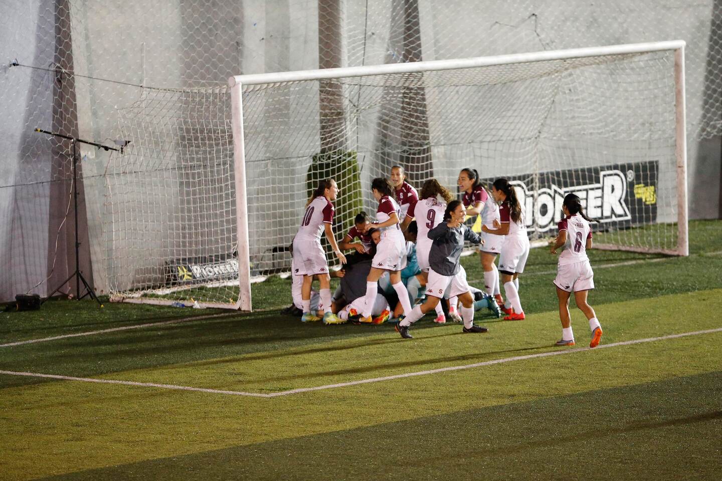 22/06/2019. Estadio Colleya Fonseca de Guadalupe. Juego final del Campeonato Nacional de Fútbol Femenino entre los equipos de Moravia y Saprissa. En la foto: Saprissa campeonizó por penales. Foto: Albert Marín.