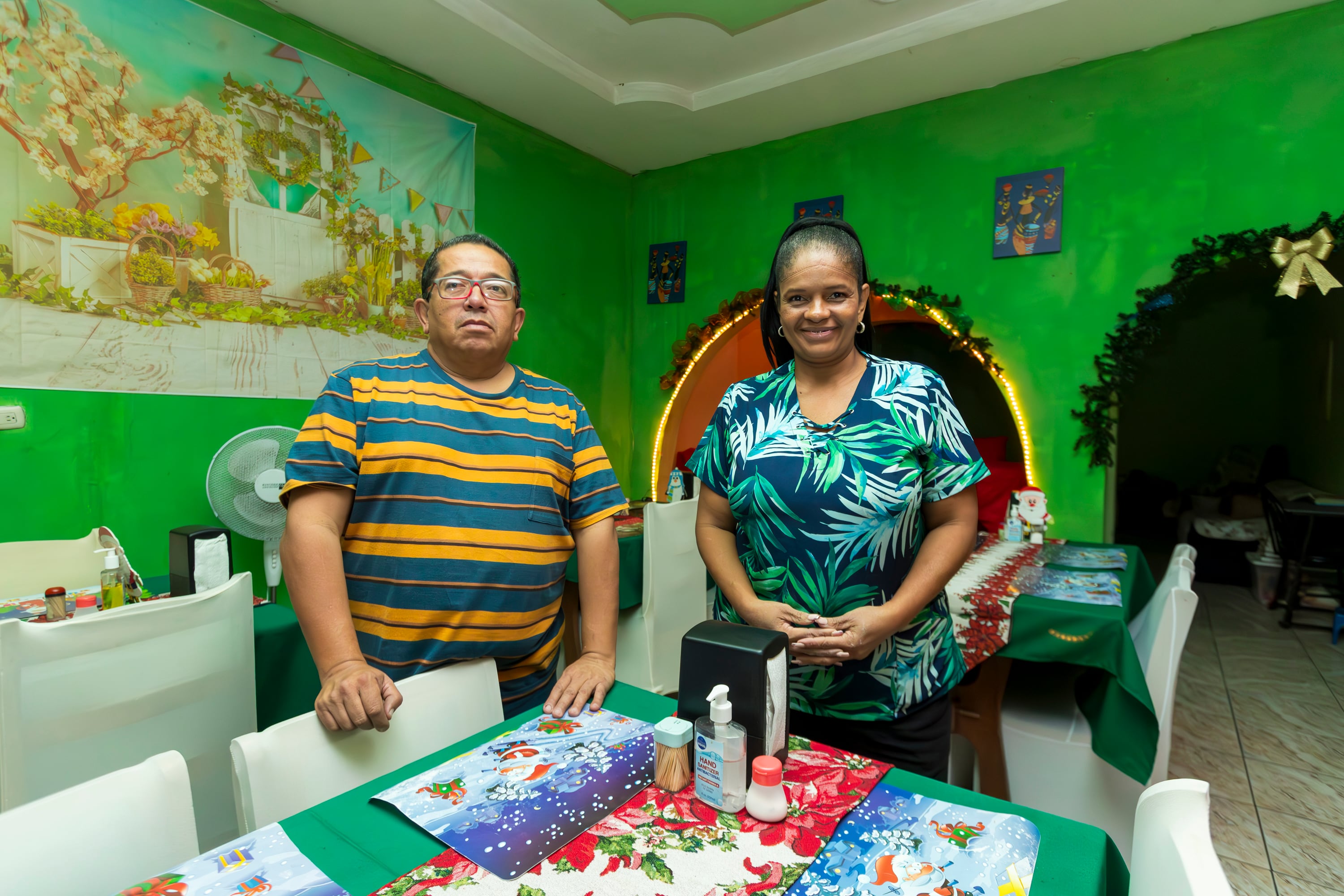 21/12/2023, San José, Barrio González Laman, entrevista con Corina Knyght Barrera y Sergio Torres Salazar, creadores del Bar Restaurante Los Tucanes, donde hacen el Rice and Beans con Raabo mas delicioso del país.