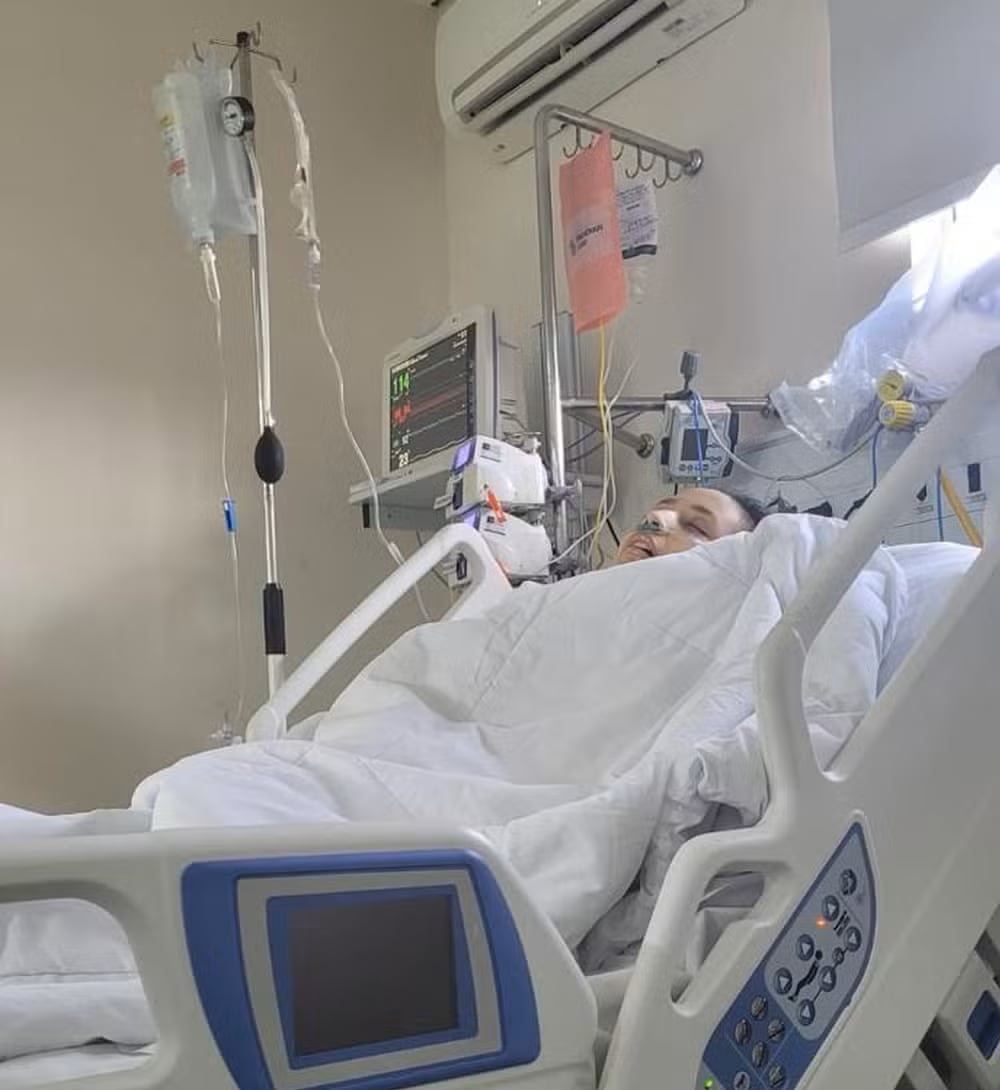 Joven de Manaus fue diagnosticada con leucemia tras quedar sin movilidad por un tumor en la columna. Ahora lucha contra el cáncer.