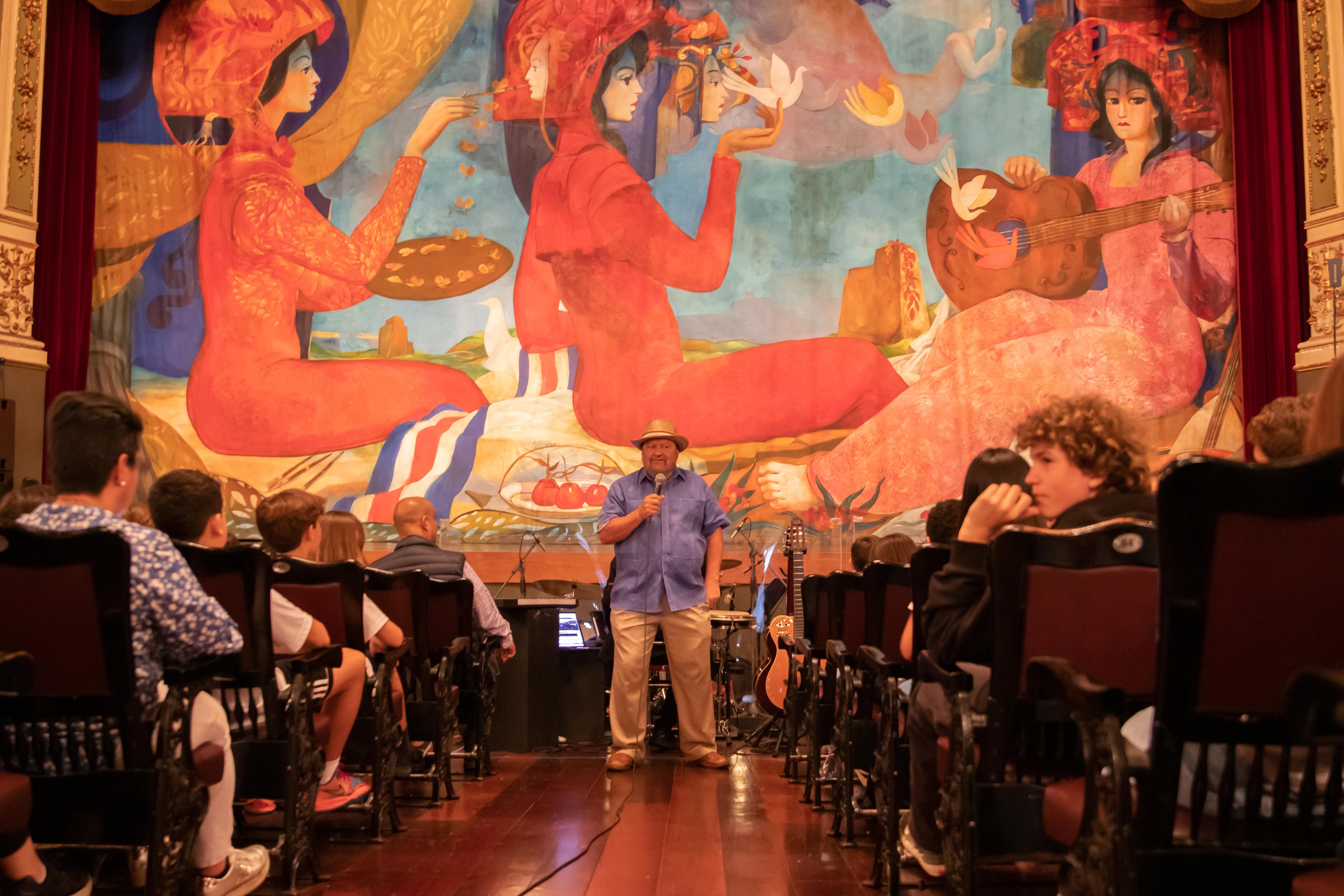 Steve Aronson en la presentación de 'Henrietta' para estudiantes.