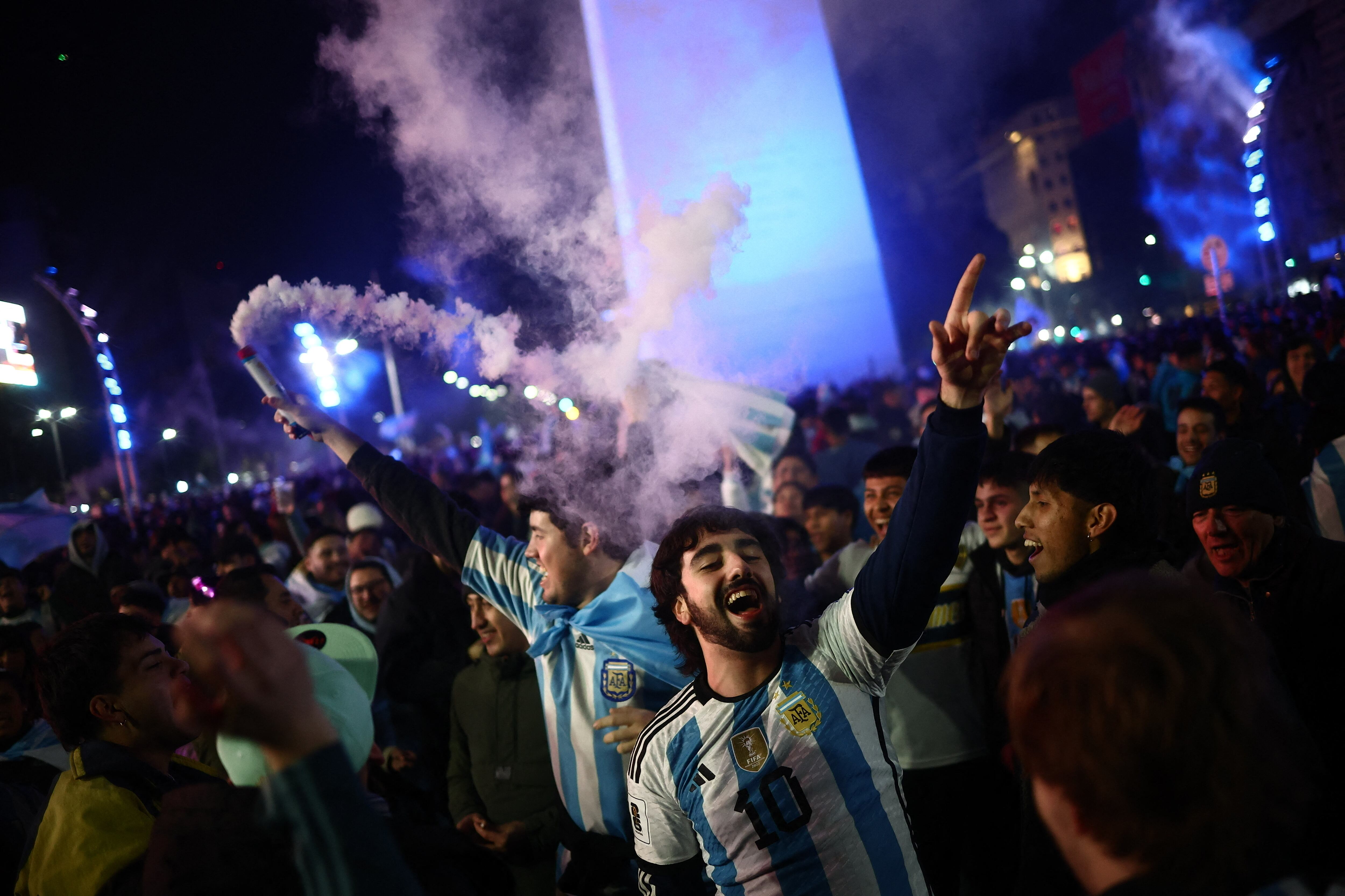 La consagración de la selección argentina como bicampeona de la Copa América desató celebraciones en el Obelisco, con cánticos y caravanas.