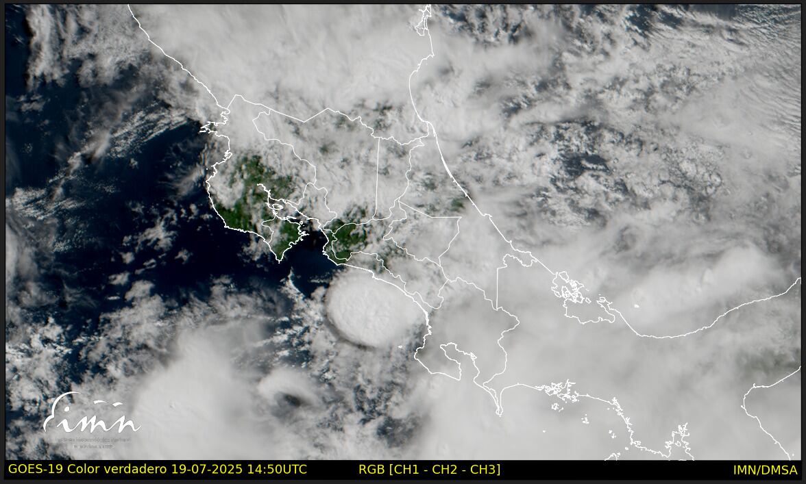 El IMN informó que la onda tropical #17 avanza sobre Panamá y se espera que sus efectos lleguen a Costa Rica este domingo. Fotografía: