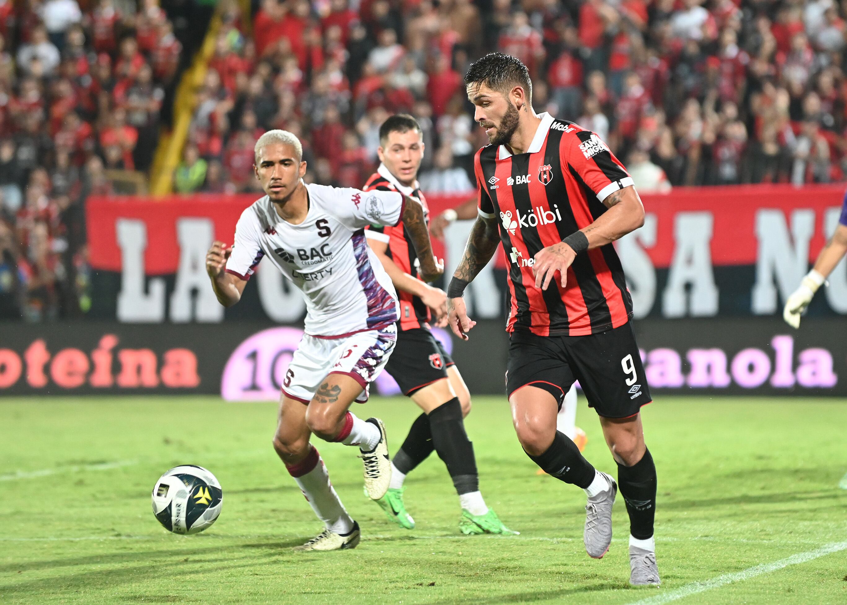22/05/2024/ Juego entre Liga Deportiva Alajuelense vs Saprissa por el partido de ida por la final de l Liga Promerica en el estadio Alejandro Morera Soto / Foto Albert Marín