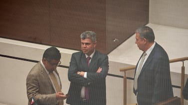 13 diputados de oposición llevan a Sala Constitucional reforma que aumenta canon a televisoras y radios