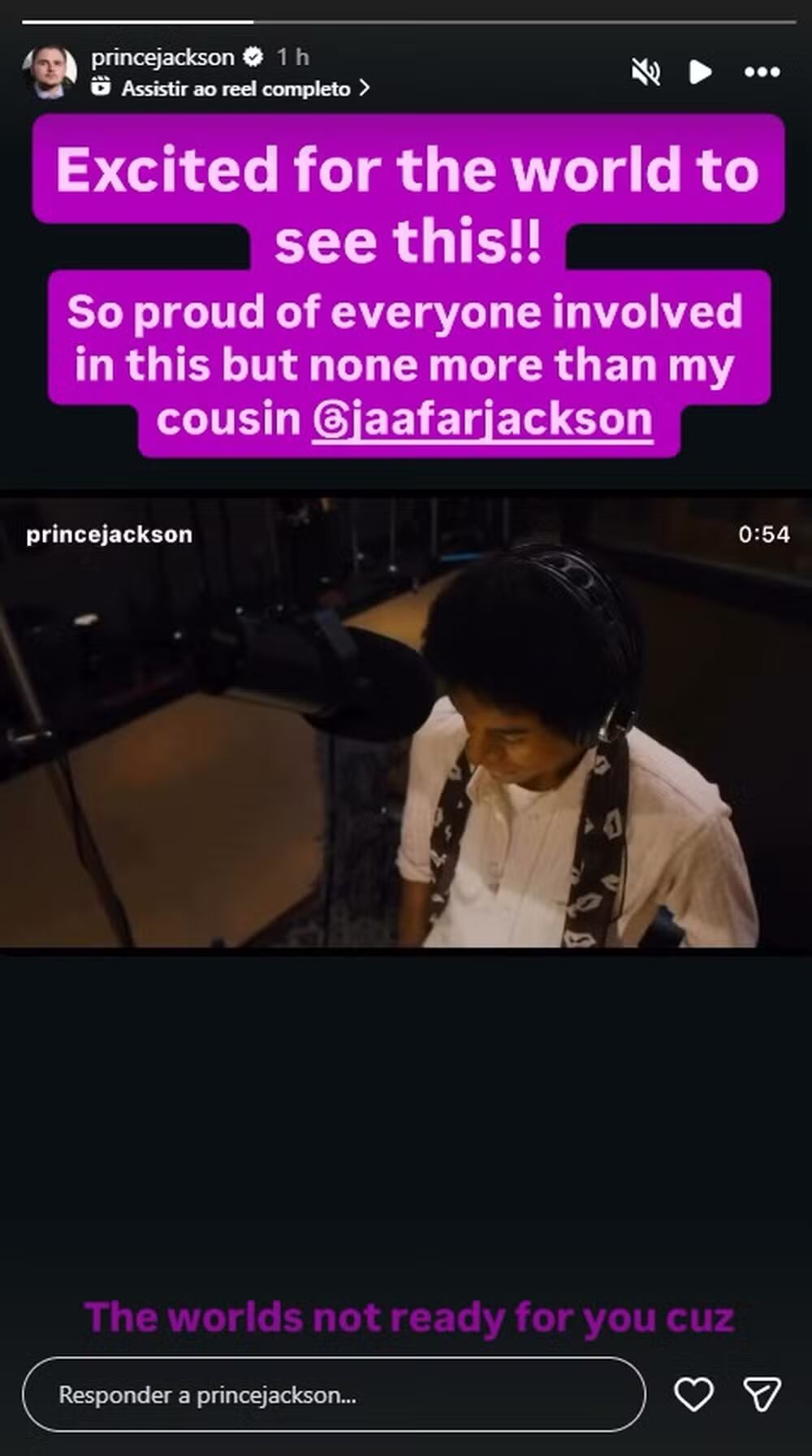 Prince Jackson compartió una imagen del actor Jaafar Jackson en el estudio de grabación, junto con un mensaje donde expresó su entusiasmo por el estreno de la película sobre su padre, Michael Jackson. El joven aseguró que el mundo no está preparado para ver la interpretación de su primo.