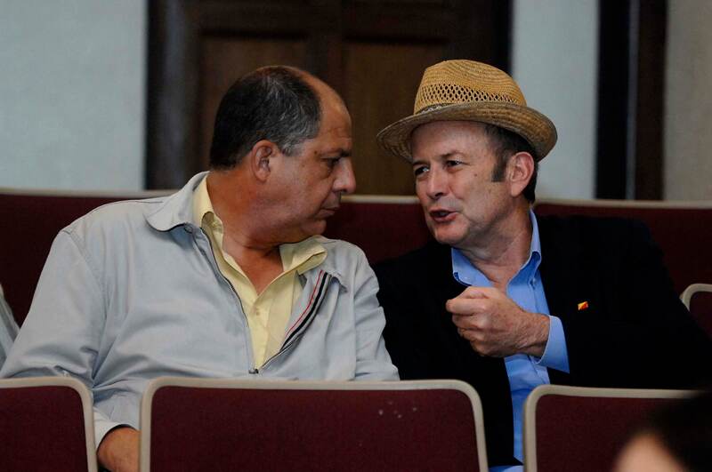 Luis Guillermo Solís y Ottón Solís coincidieron en la Asamblea Nacional del PAC, celebrada en octubre de 2012. | ARCHIVO