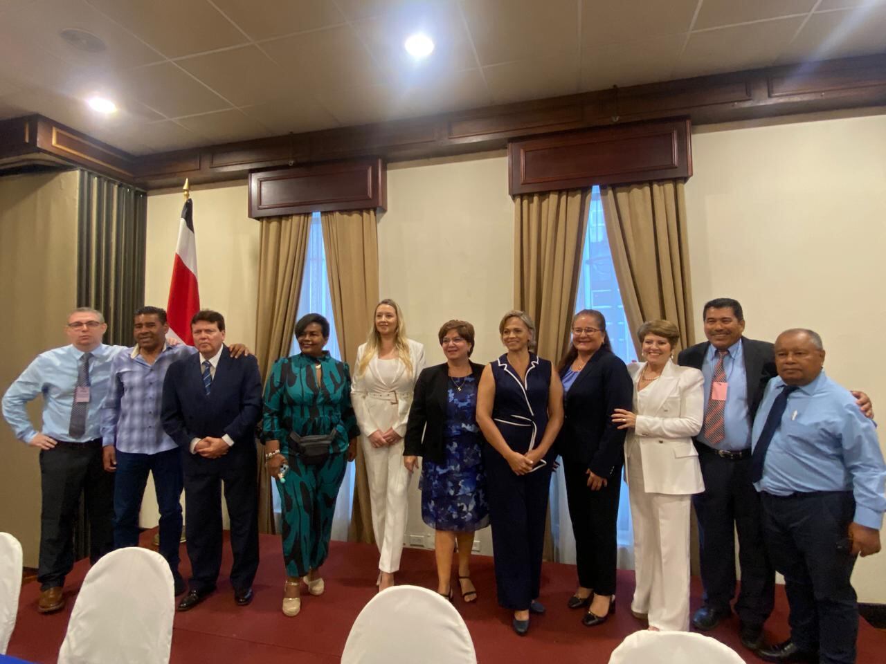 Los primeros lugares de las candidaturas a diputados del PIN posan juntos tras ser ratificados por la Asamblea Nacional de la agrupación.