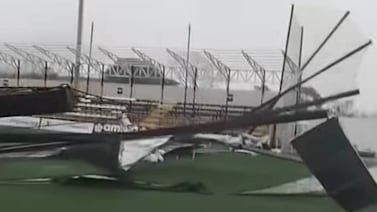 Suspendido partido de Primera División: tornado deja daños en estadio, vea las impactantes imágenes
