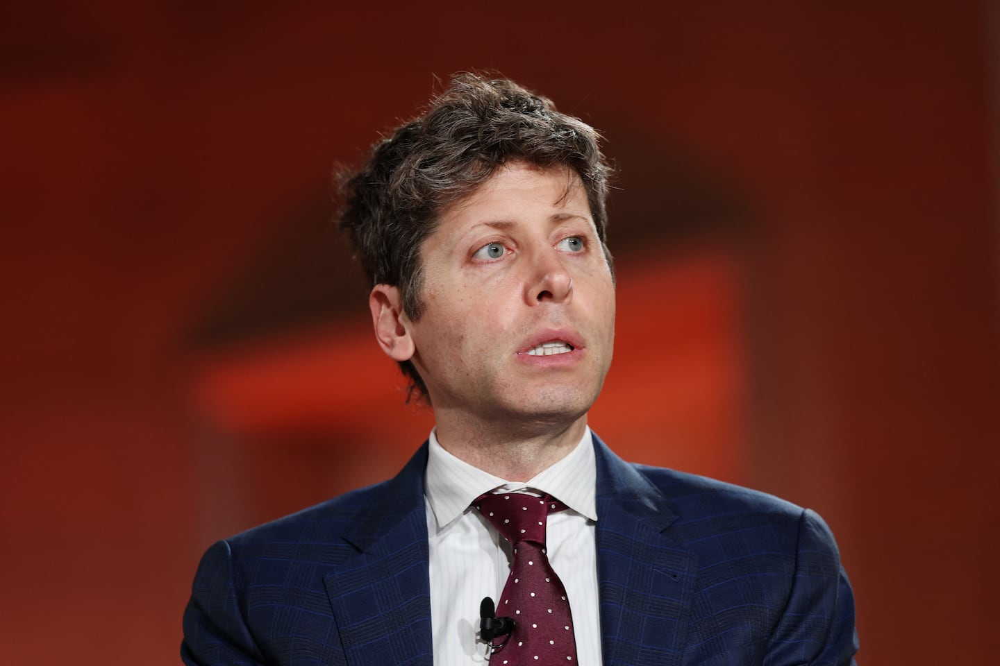 Atacan con cóctel molotov casa de jefe de OpenAI, Sam Altman, en California