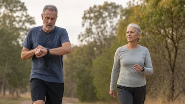 Los hombres mayores de 50 años deben hacer el doble de ejercicio que las mujeres para proteger su corazón