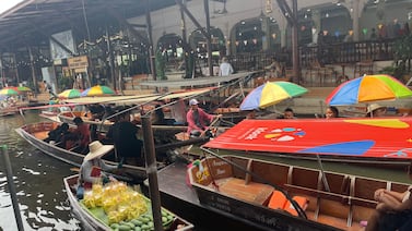 Mercado flotante de Damnoen Saduak, un paseo en bote en Tailandia